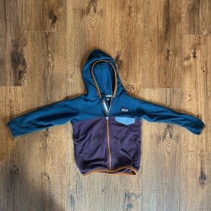 Patagonia fleece zip 4T - boy/girl - perfect extra layer!